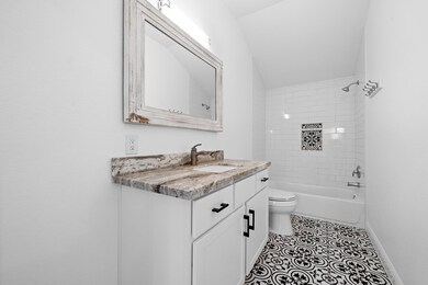 310 E Sidnor St, Alvin, TX 77511 - photo 7