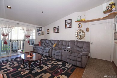 215 100th St SW unit D201, Everett, WA 98204 - photo 2