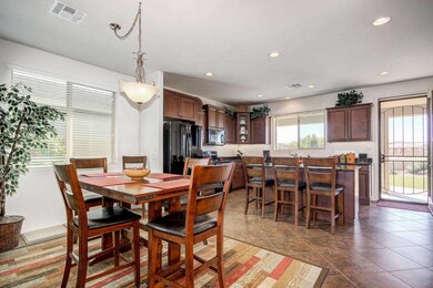 Kitchen & Eating Area