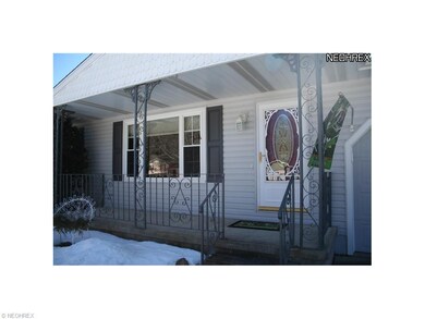 Enjoy yourself on the front covered porch. New fro