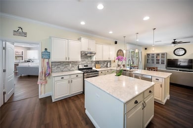 5726 Aaron Ct, Sarasota, FL 34232 - photo 4