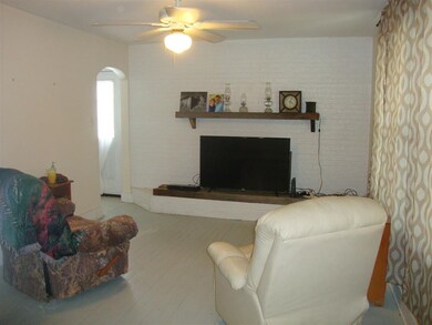 706 N Line St, Loogootee, IN 47553 - photo 3