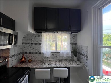 219 N Penn St, Allentown, PA 18102 - photo 5