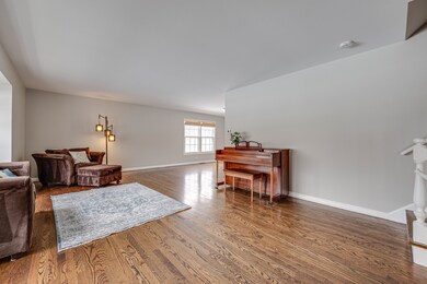 2 Woods Chapel Rd, Rolling Meadows, IL 60008 - photo 6