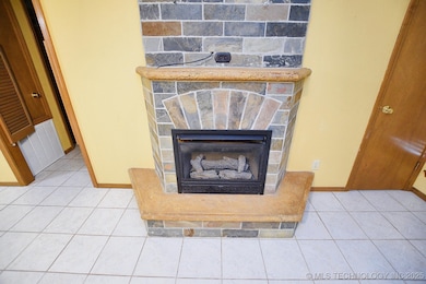 1208 SW 14th Ct, Wagoner, OK 74467 - photo 4