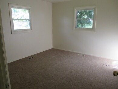 201 Butte Ln, Carpentersville, IL 60110 - photo 3