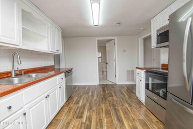 213 Mountain Rd, Clinton, TN 37716 - photo 6