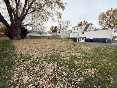 909 N Hennepin Ave, Dixon, IL 61021 - photo 3