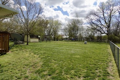 1020 Emerson St, Manchester, TN 37355 - photo 7