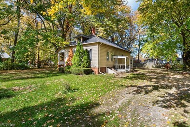 5521 Walker Rd, Sheffield Lake, OH 44054 - photo 3