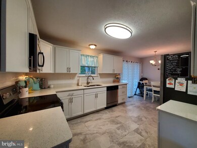 25899 Shenandoah Dr, Mechanicsville, MD 20659 - photo 5