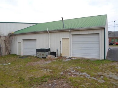 109 Noblitt St, Shelbyville, TN 37160 - photo 2