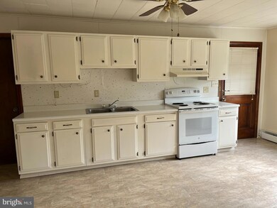 112A Monterey Rd unit 112B, Bird In Hand, PA 17505 - photo 3