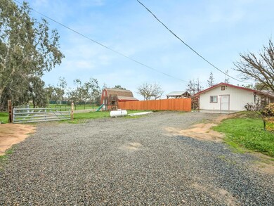 19729 Oakhill Rd, Madera, CA 93638 - photo 2
