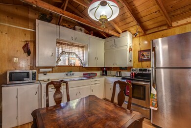 Kitchen & Dining Area