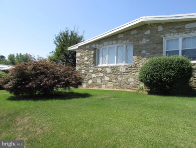 182 Dimarco Dr, Philadelphia, PA 19154 - photo 2