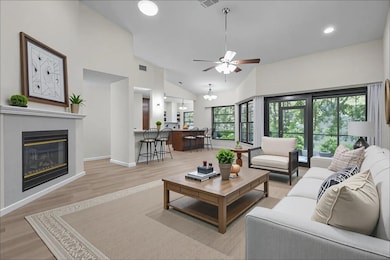 887 Lucas Ln, Oldsmar, FL 34677 - photo 4