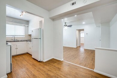 Kitchen with a wealth of natural light, freestandi