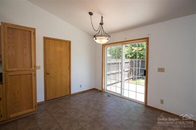 545 NE Majesty Ln, Bend, OR 97701 - photo 6