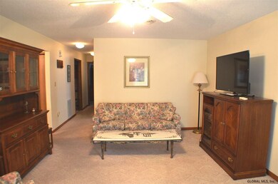 605 Cambridge Manor Dr, Schenectady, NY 12302 - photo 5