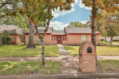 8202 Chestnut Forest Dr, Houston, TX 77088 - photo 3