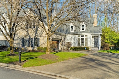 2170 Lane Woods Dr unit 2170, Columbus, OH 43221 - photo 4