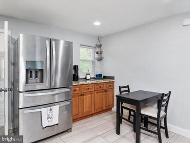 5714 Somerset Rd, Riverdale, MD 20737 - photo 6