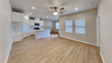 6908 Labelle Dr, Warr Acres, OK 73132 - photo 5