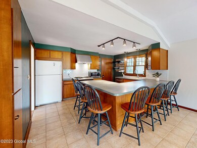 EAT-IN KITCHEN-4