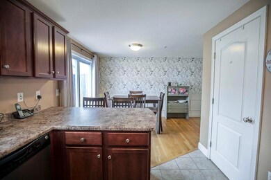 530 Mammoth Rd unit 14, Dracut, MA 01826 - photo 5