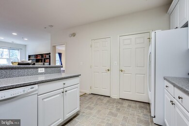 302 Wyndham Cir unit C, Owings Mills, MD 21117 - photo 6