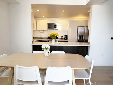 137 W 6th St unit 305, Long Beach, CA 90802 - photo 3