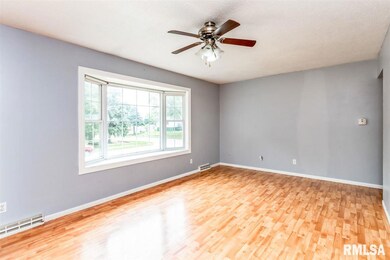 4006 Cresthill Dr, Davenport, IA 52806 - photo 3