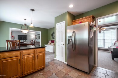 8905 Fox Chase Place, Louisville, KY 40228 - photo 7