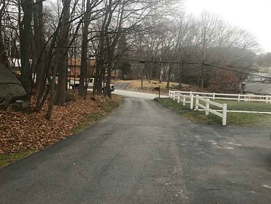 8 Aberdeen St, West Warwick, RI 02893 - photo 3