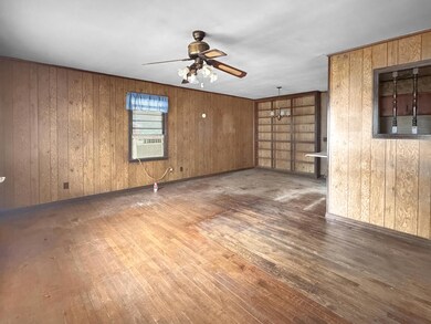 215 Robinwood Cir, Columbus, MS 39702 - photo 2