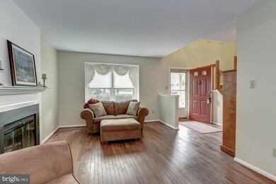 7013 Polins Ct, Alexandria, VA 22306 - photo 2