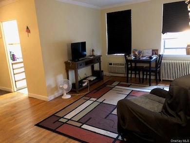47-22 216th St unit 3D, Bayside, NY 11361 - photo 2