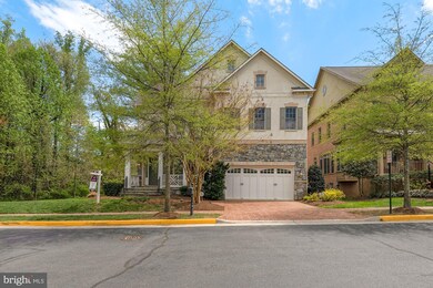 6811 Stockwell Manor Dr, Falls Church, VA 22043 - photo 2