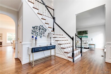 Beautiful foyer with access to living room and kit