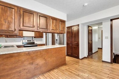 946 S Roosevelt Ave, Columbus, OH 43209 - photo 6