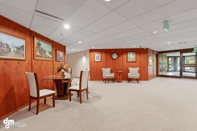 18-Lobby 20200924-DW-6008