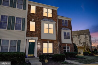 25309 Crossfield Dr, Chantilly, VA 20152 - photo 2