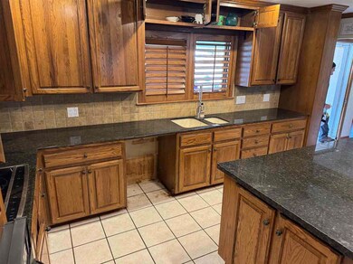 735 E 9th St, Cushing, OK 74023 - photo 6