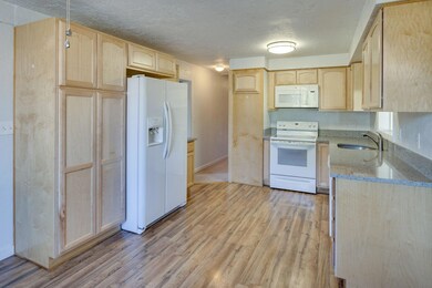 15-web-or-mls-2410 SW 25th St-15