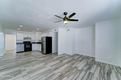 3107 W Lisbon Ln-5