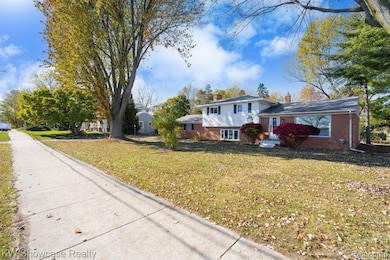 5274 Cooley Lake Rd, Waterford, MI 48327 - photo 3