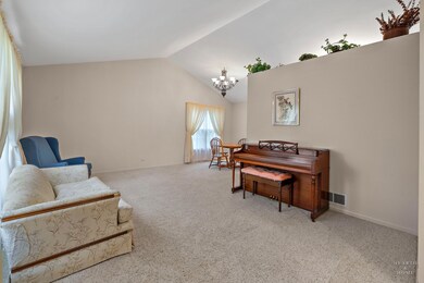 1184 Holly Ln, Algonquin, IL 60102 - photo 2