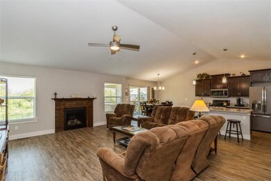 6303 Prairie Sage Dr SW, Cedar Rapids, IA 52404 - photo 2