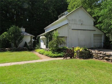 2 Story Barn With Garage Space & Loft